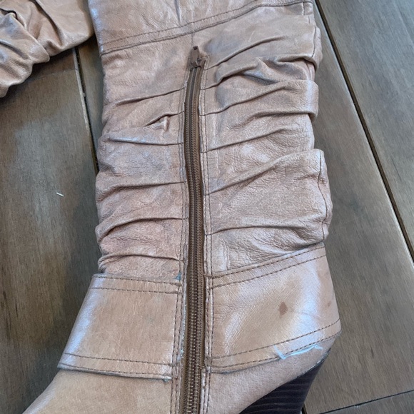 Camel colored wedge boots - Picture 6 of 8